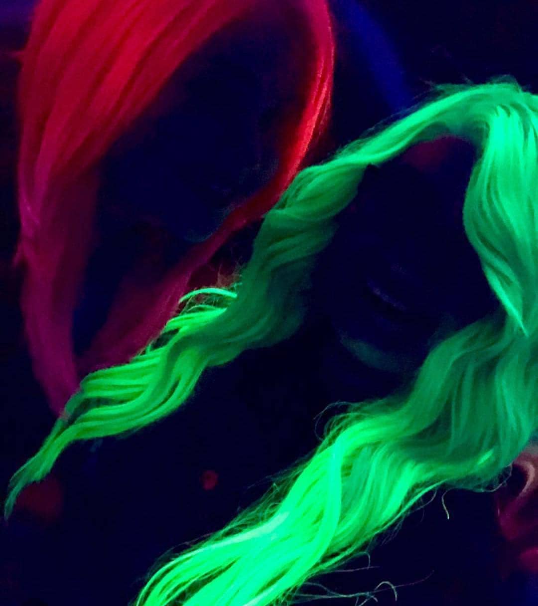 Iroiro 350 UV Reactive Green Neon Vegan Cruelty-Free Semi-Permanent Hair Color - Image 5